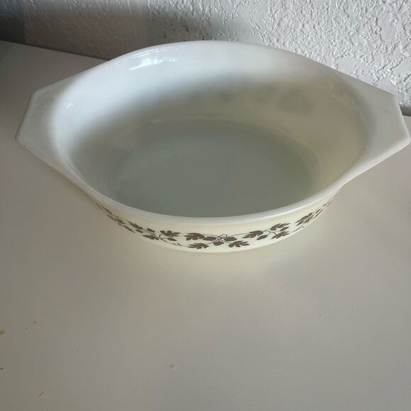 Vintage Original Pyrex golden acorn 1.5Q #043 no lid - Picture 3 of 11